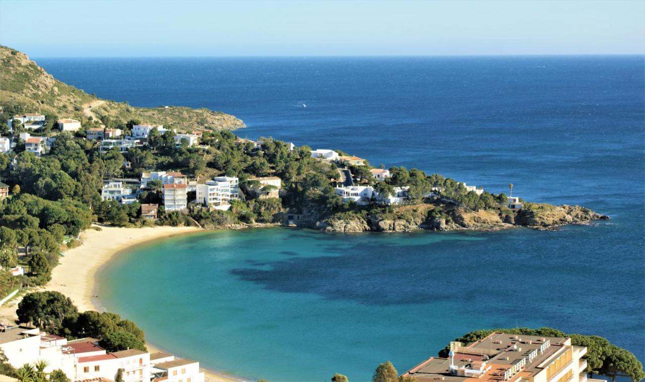 Casita En Con Vistas Impresionantes Del Mar Y La Montana Roses