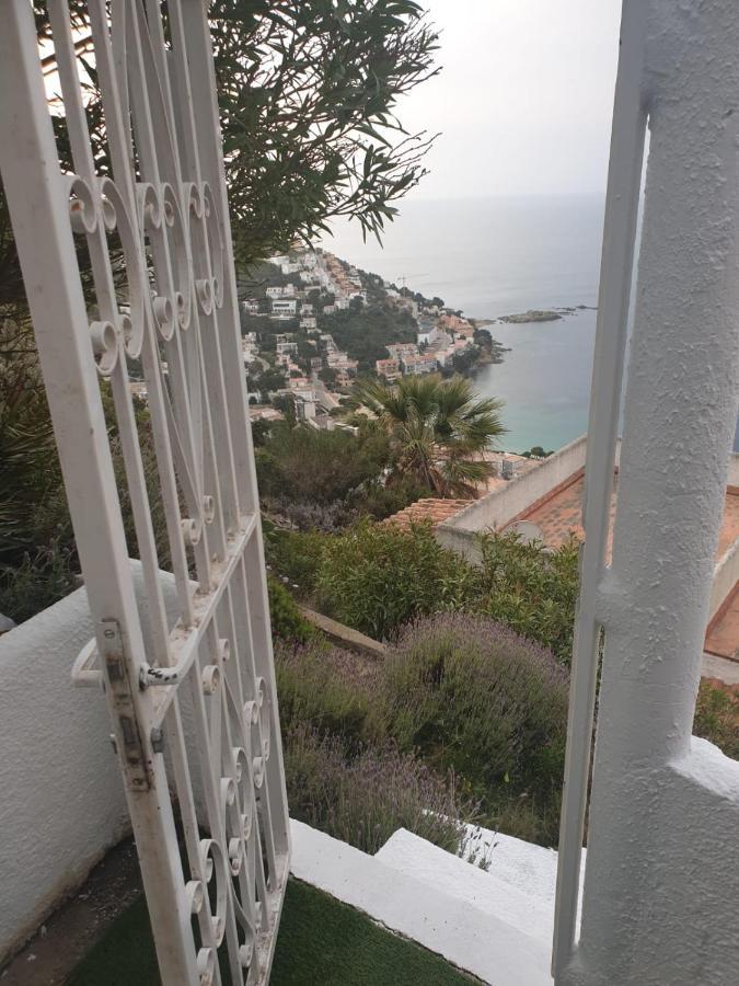Casita En Con Vistas Impresionantes Del Mar Y La Montana * Roses
