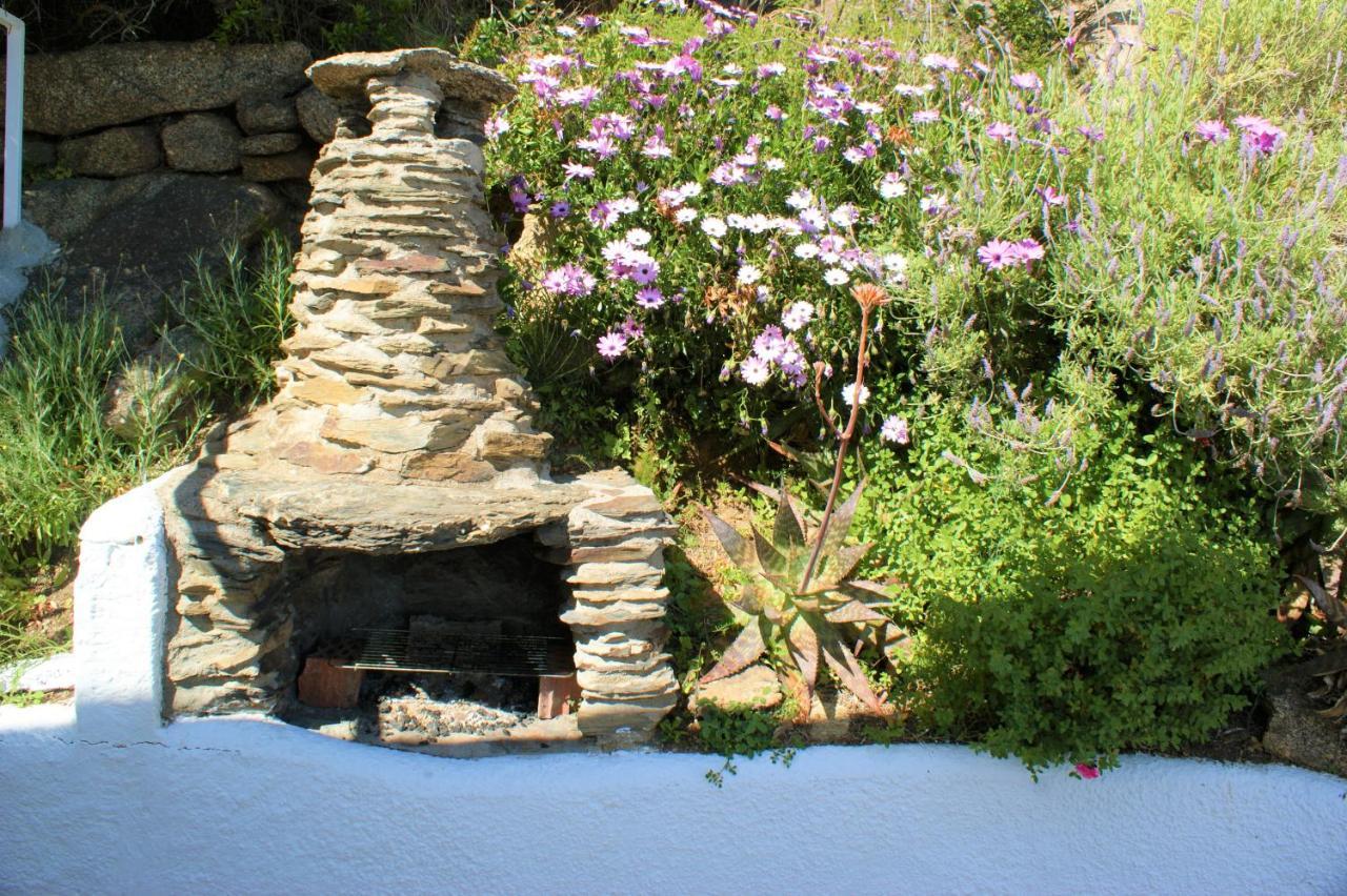 Casita En Con Vistas Impresionantes Del Mar Y La Montana Roses